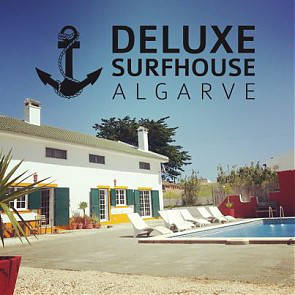 Surfcamp Portugal - Pool unserer Surfvilla